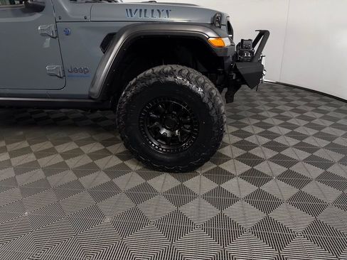 Used 2025 Jeep Wrangler Willys 4xe image 14