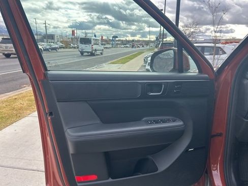 Used 2024 Hyundai Santa Fe Calligraphy image 9