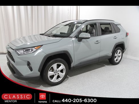 Certified 2021 Toyota RAV4 XLE Premium image 3