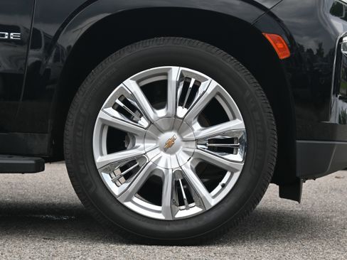 Used 2022 Chevrolet Tahoe High Country AWD/4WD image 13