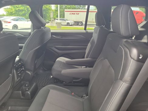 Used 2025 Jeep Grand Cherokee L Laredo AWD/4WD image 24