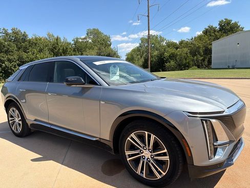 Used 2024 Cadillac Lyriq Luxury RWD image 7