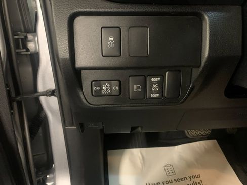 Used 2020 Toyota Tacoma TRD Sport AWD/4WD image 31