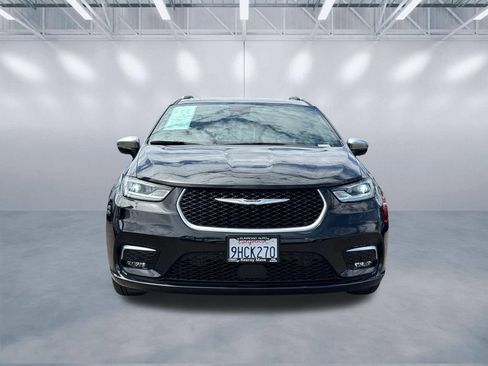 Certified 2022 Chrysler Pacifica Pinnacle FWD image 2