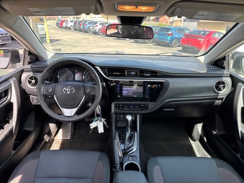 Used 2017 Toyota Corolla LE image 9