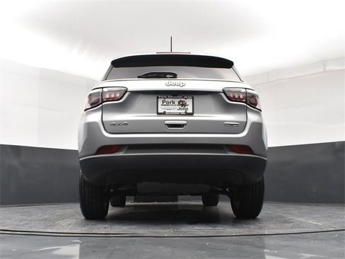 Used 2022 Jeep Compass Latitude image 23