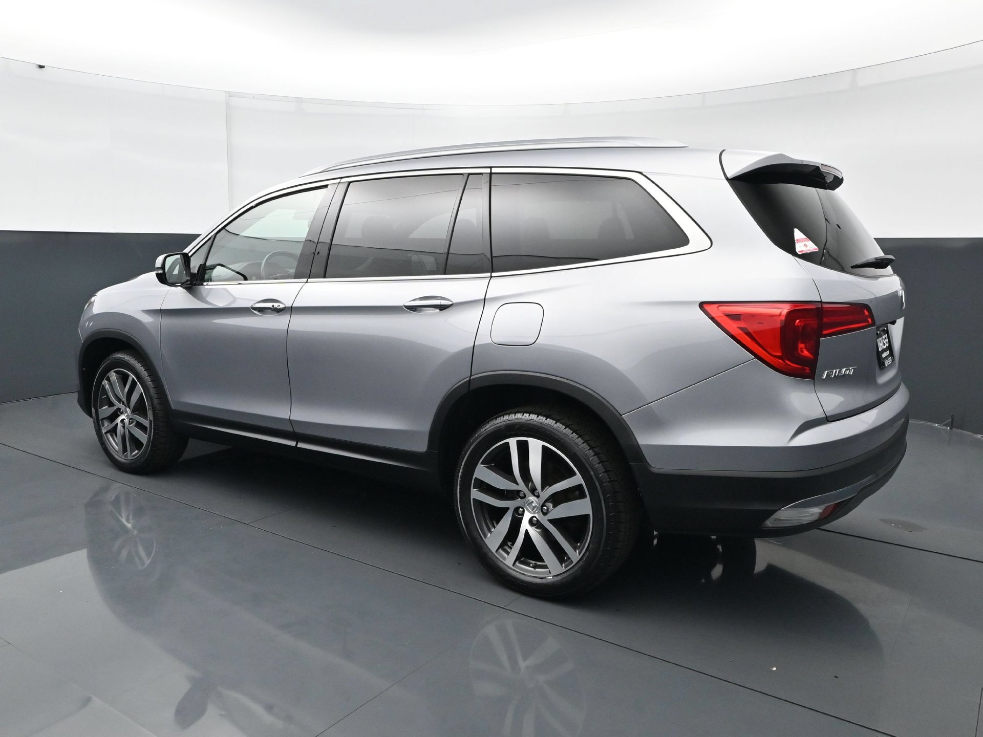 Used 2017 Honda Pilot Touring image 4