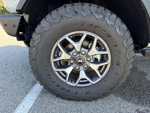 Used 2024 Ford Bronco Badlands image 35