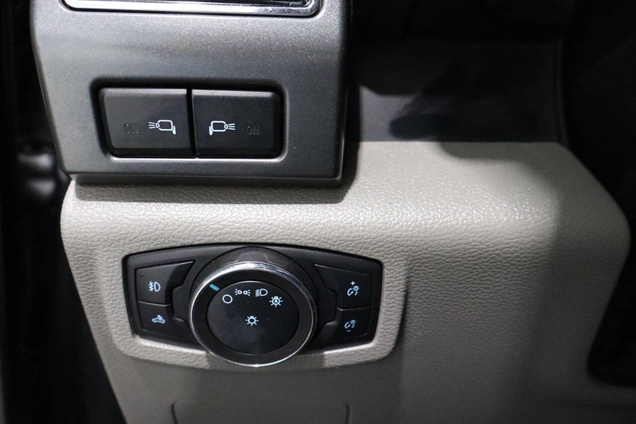 Used 2021 Ford F350 XLT w/ XLT Premium Package AWD/4WD image 30