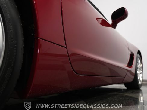 Used 2004 Chevrolet Corvette Z51 w/ Roof Package image 31