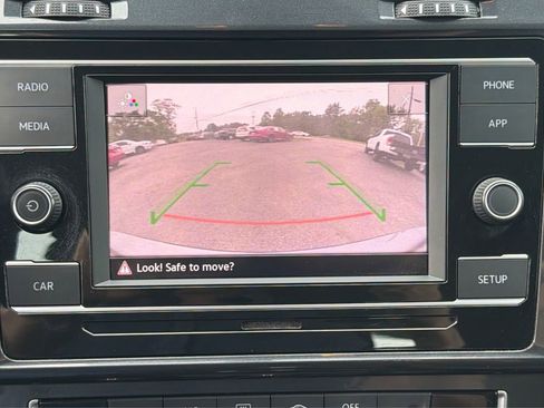 Used 2019 Volkswagen Golf S FWD image 28