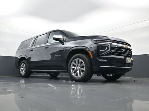 Used 2025 Chevrolet Suburban Premier AWD/4WD image 24