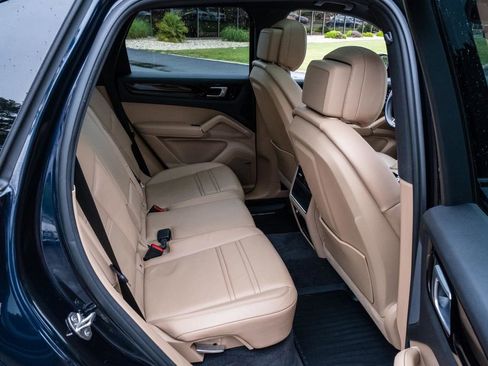 Used 2019 Porsche Cayenne AWD/4WD image 35