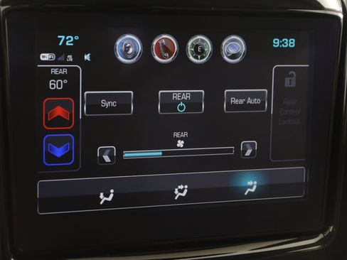 Used 2018 Chevrolet Traverse LT FWD image 32