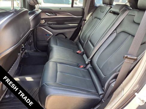 Used 2022 Jeep Grand Cherokee Overland w/ Luxury Tech Group IV image 25