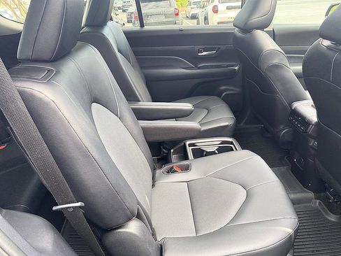 Certified 2025 Toyota Grand Highlander FWD image 22