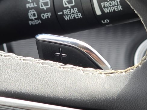 Used 2023 Jeep Grand Cherokee L Laredo image 13