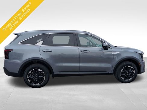 Certified 2025 Kia Sorento S w/ Panoramic Sunroof Package image 7