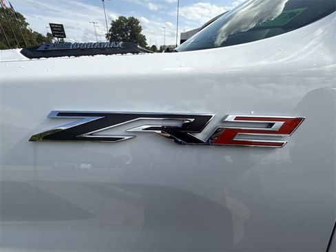 Used 2024 Chevrolet Silverado 2500 ZR2 w/ Technology Package image 32