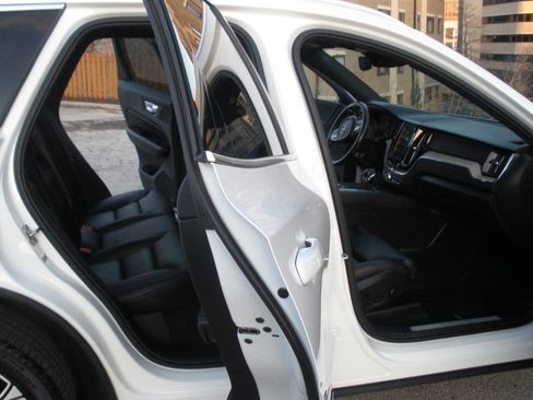 Used 2018 Volvo XC60 T6 Inscription w/ Advanced Package image 22