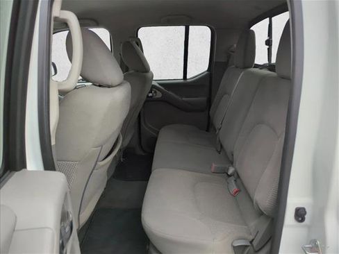 Used 2019 Nissan Frontier SV image 18