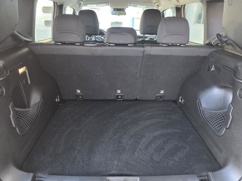 Used 2019 Jeep Renegade Latitude w/ Cold Weather Group image 16