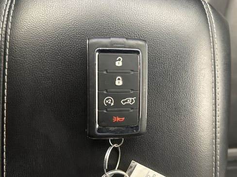 Used 2022 Jeep Grand Cherokee Limited AWD/4WD image 25