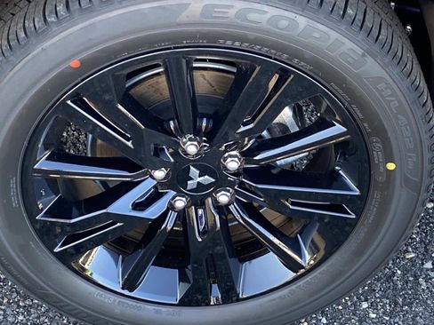 New 2026 Mitsubishi Eclipse Cross LE image 6