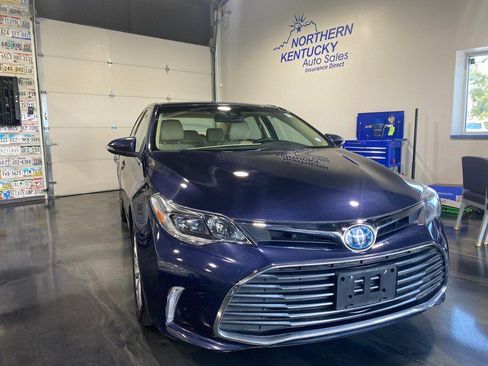 Used 2016 Toyota Avalon Limited w/ Toyota Safety Sense Package FWD image 2