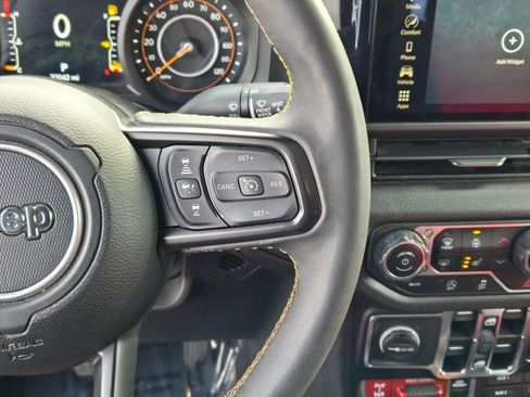 Used 2024 Jeep Gladiator Willys image 26