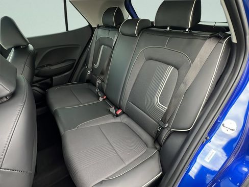 Used 2025 Hyundai Venue Limited FWD image 10