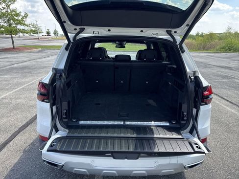 Used 2025 BMW X5 xDrive50e AWD/4WD image 28