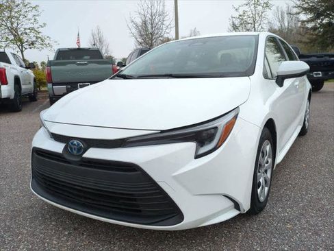 Certified 2025 Toyota Corolla LE image 2
