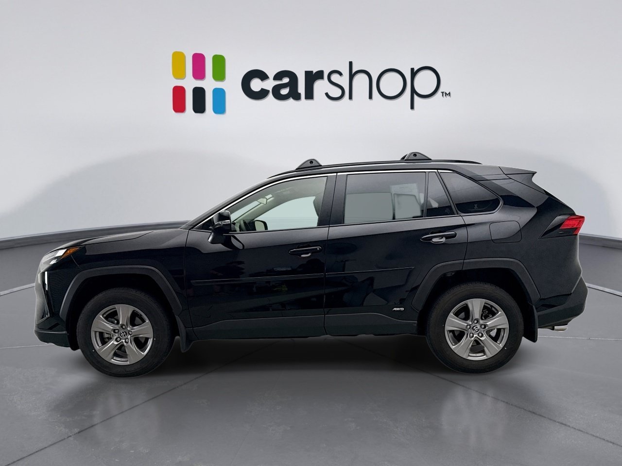 Used 2025 Toyota RAV4 XLE AWD/4WD image 2