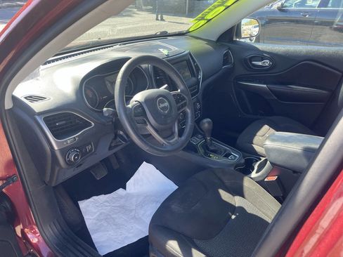 Used 2019 Jeep Cherokee Latitude w/ Popular Appearance Group image 18