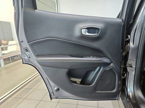 Used 2018 Jeep Compass Latitude w/ Popular Equipment Group AWD/4WD image 19