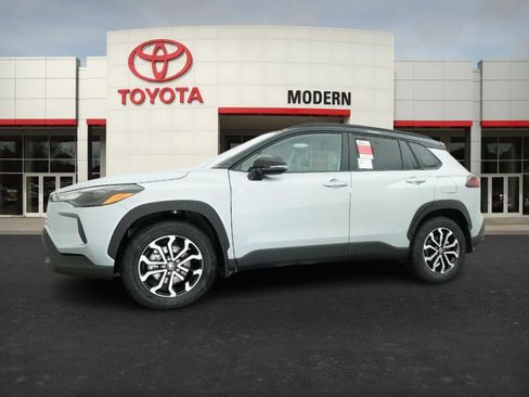 New 2026 Toyota Corolla Cross SE image 8