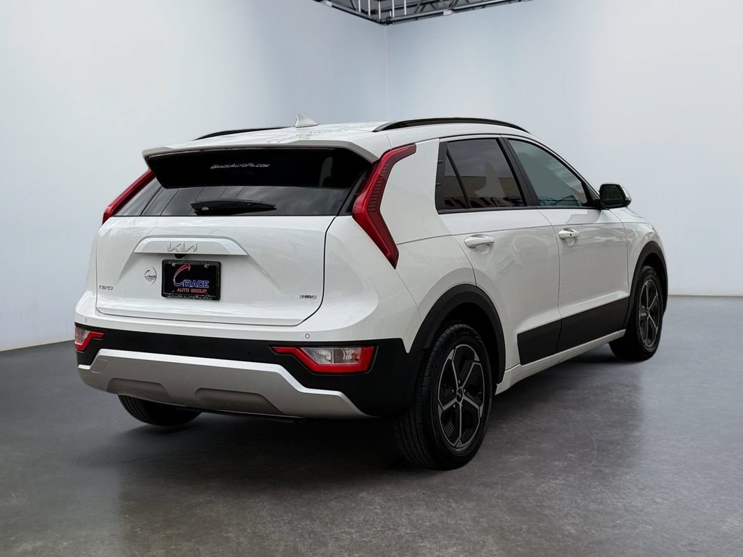 Used 2023 Kia Niro EX FWD image 5