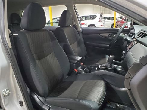 Used 2019 Nissan Rogue SV w/ Premium Package image 14