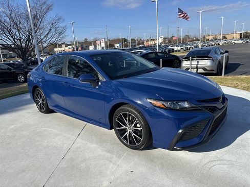 Certified 2024 Toyota Camry SE image 2