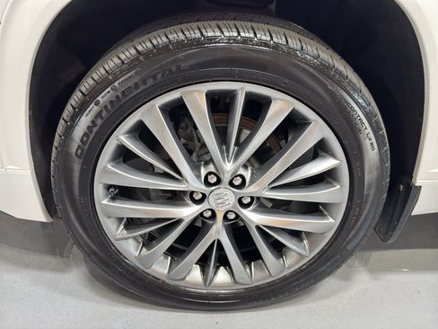 Used 2025 Buick Enclave Avenir w/ Trailering Package, 5000 lbs. AWD/4WD image 9