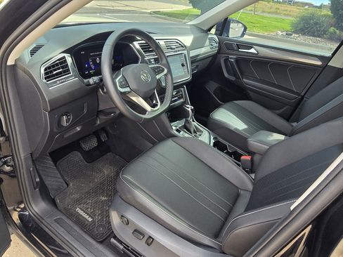 Used 2023 Volkswagen Tiguan SE w/ Panoramic Sunroof Package FWD image 26