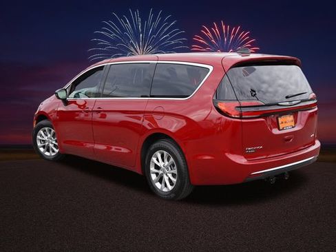 Used 2025 Chrysler Pacifica Select AWD/4WD image 7