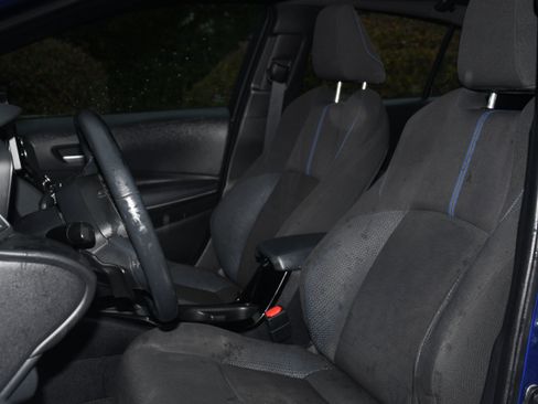 Used 2022 Toyota Corolla SE w/ SE Premium Package image 11