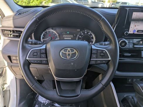Used 2024 Toyota Highlander LE image 15