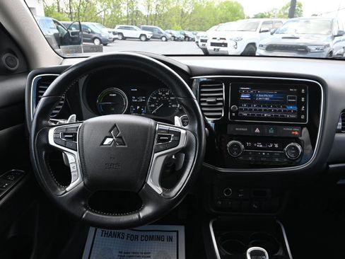 Used 2018 Mitsubishi Outlander SEL AWD/4WD image 29