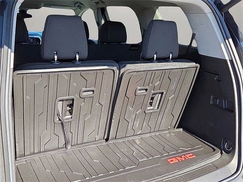 Certified 2023 GMC Acadia SLE w/ Driver Convenience Package image 11