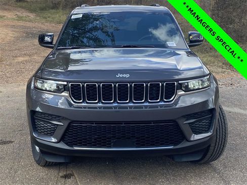 New 2025 Jeep Grand Cherokee Laredo w/ MOPAR Finishing Package image 32