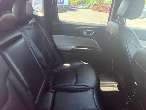 Used 2025 Jeep Compass Limited AWD/4WD image 30