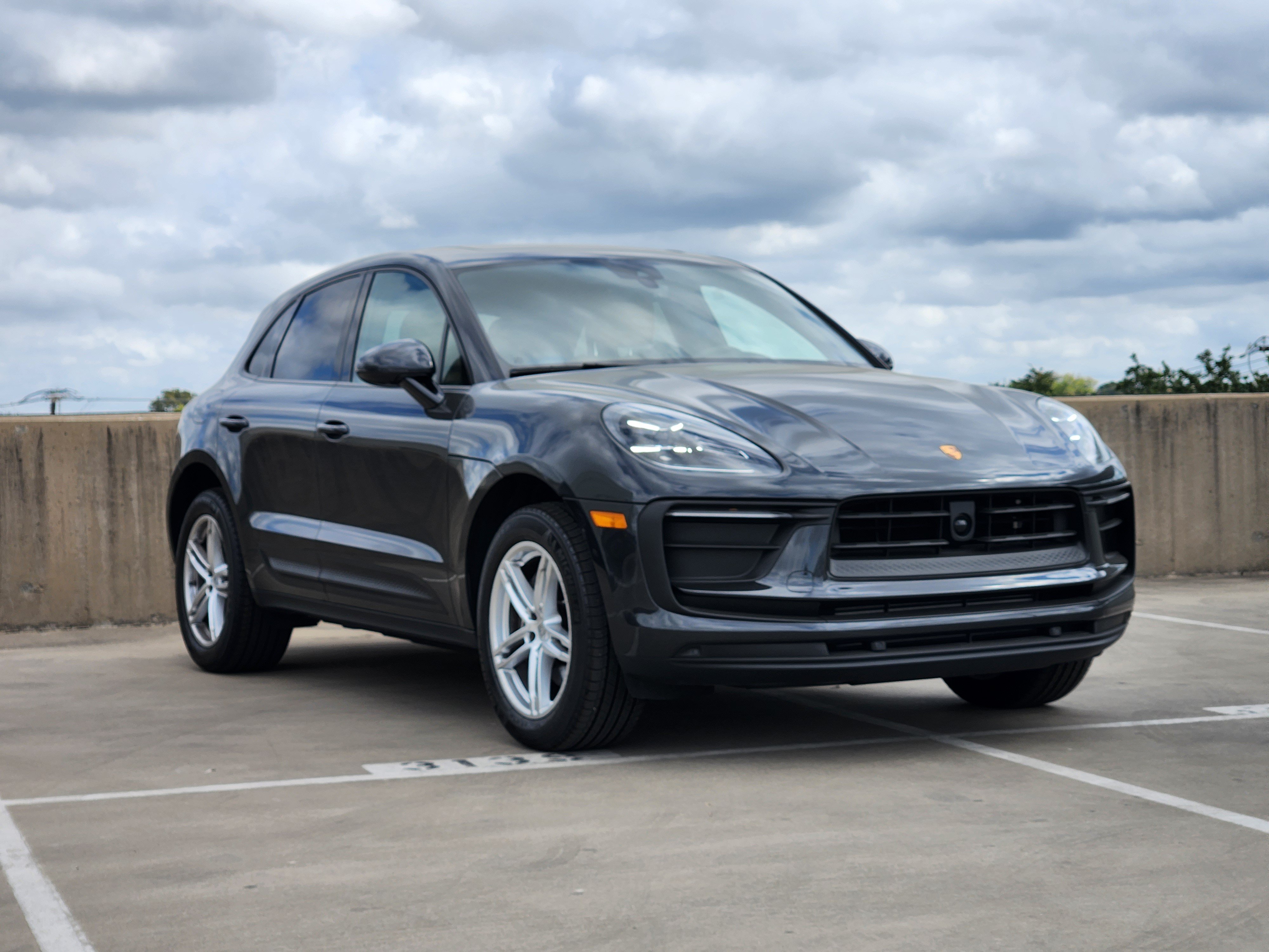 Certified 2026 Porsche Macan AWD/4WD image 10